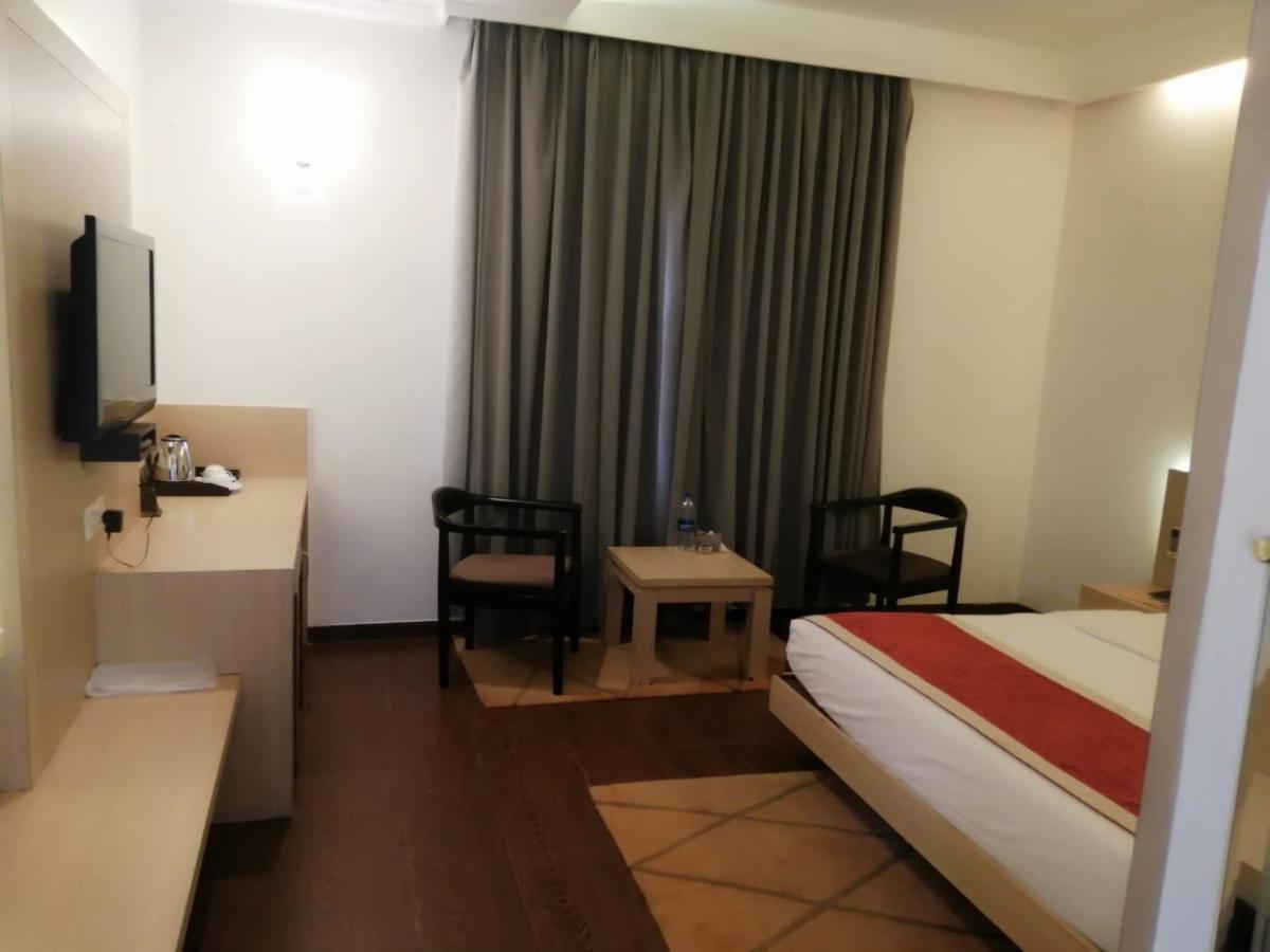 Kingston Resort Kanpur Exterior foto