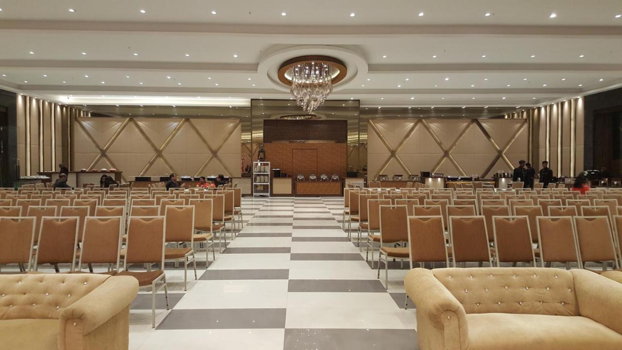 Kingston Resort Kanpur Exterior foto
